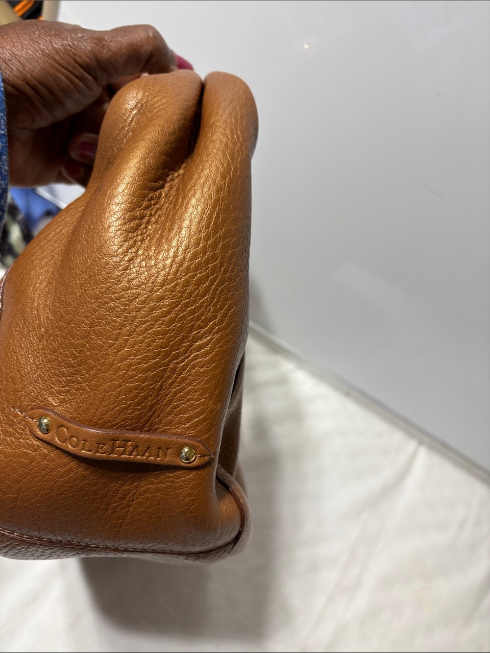 Cole Haan gold- Tan pebble Leather bag with Logo Patch. Vintage - never worn. - Picture 5 of 8